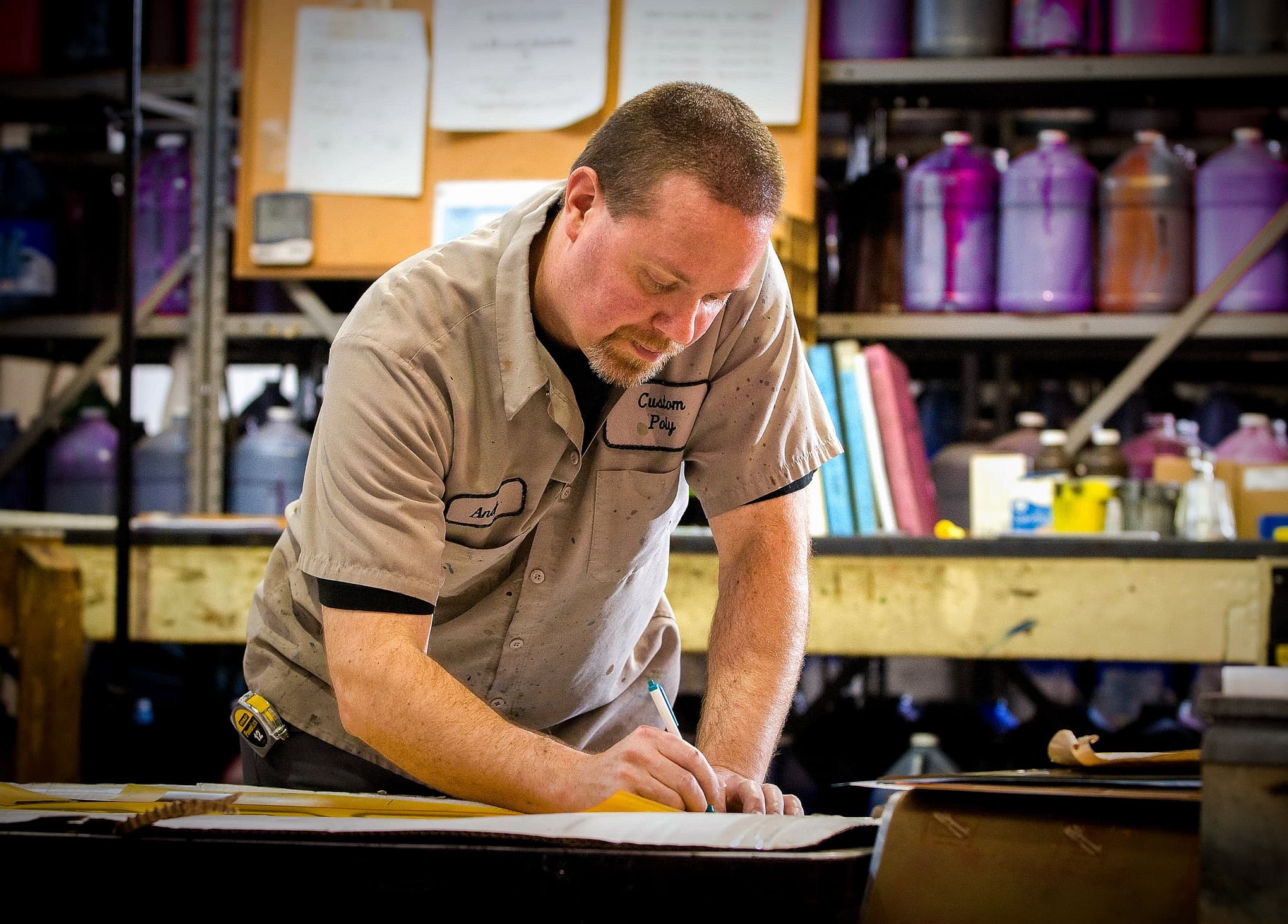 Custom Poly Packaging Custom Poly Packaging team member creating poly packaging.